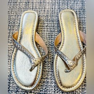 NWT Jack Rogers "Collins" Metallic Gold Thong Flip Flop Sandals Size 8.5M